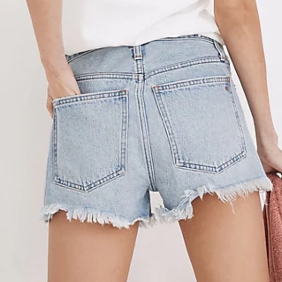 Madewell Relaxed Denim Shorts in Cedarcroft Wash 29 - Picture 2 of 15